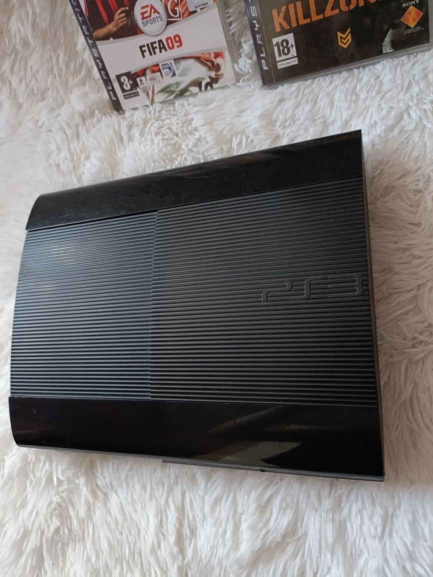 Konsola PS3 ( 500 GB ) + pad + 5 gier + zasilacz