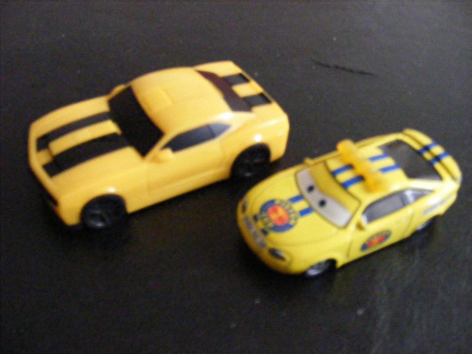 8 Miniaturas de carros - antigas e impecáveis