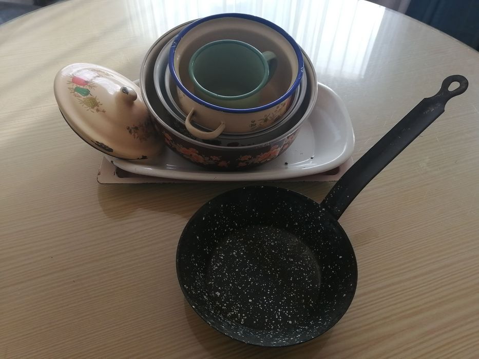 conjunto de loiça de esmalte variada