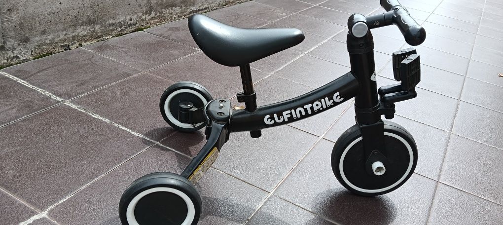 Triciclo de criança