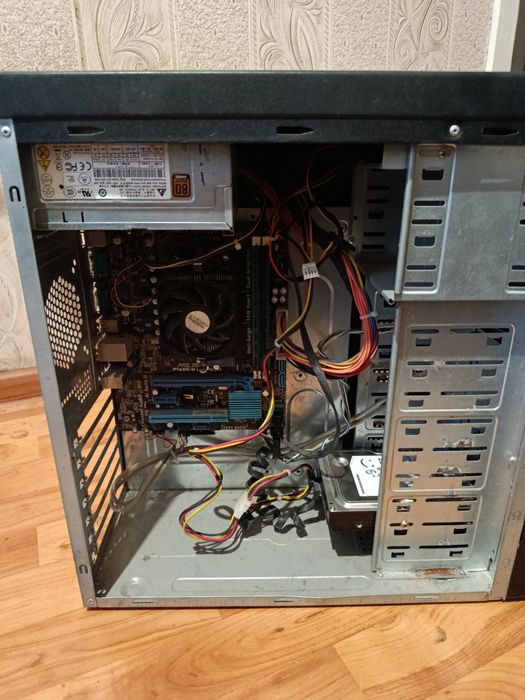 Системний блок комп'ютер