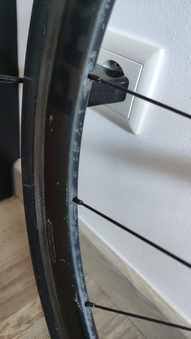 Roda frente ciclismo carbono prototype sp3 cubo SP1 com eixos e pneus