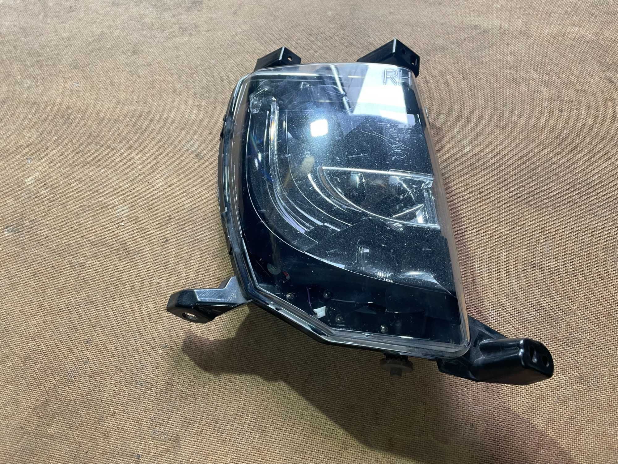 Фара протитуманна права Tesla MS 6005916-00-E Європа