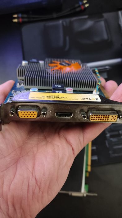 Відеокарти quadro fx 3800/zotac gt220