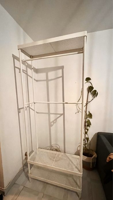 Cabide c/estante p/sapatos (Ikea: MACKAPÄR)