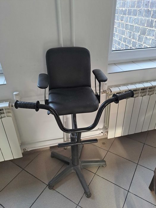Fotelik fryzjerski dla dzieci