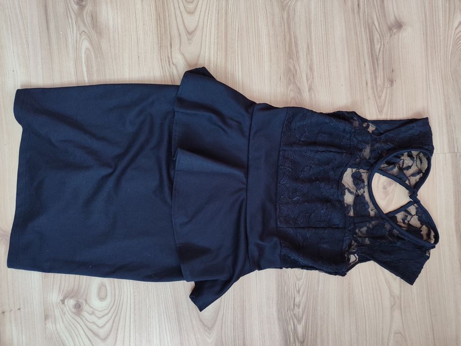 Sukienka mała czarna z baskinką i koronką rozmiar S 36