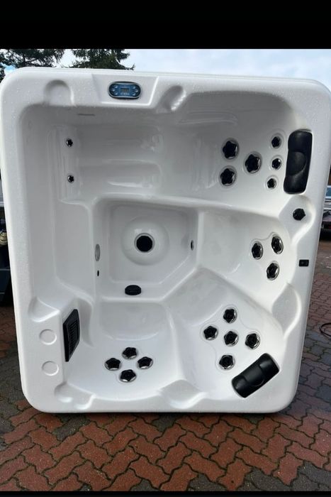 JACUZZ ogrodowe całorocznego