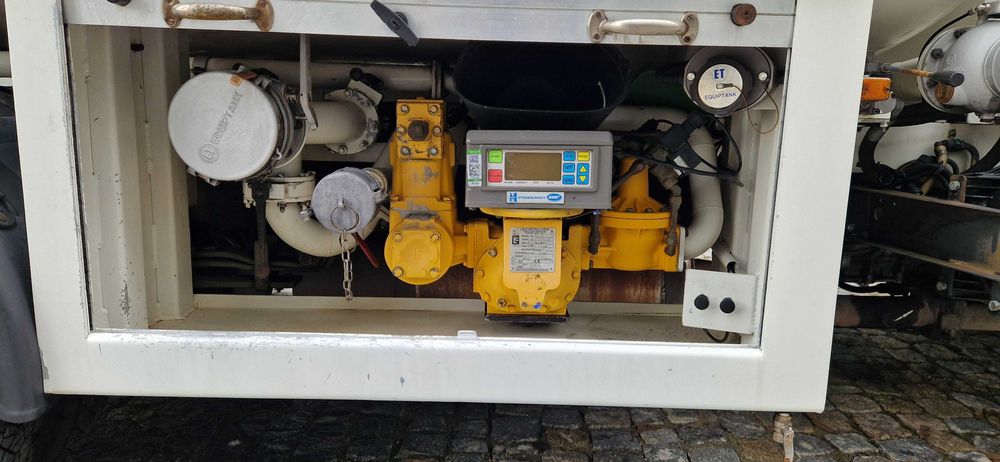 Camião cisterna combustivel