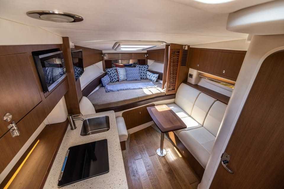 Motorówka Sea Ray 310 Sundancer 16r – 2x MerCruiser 6.2 MPI Floryda