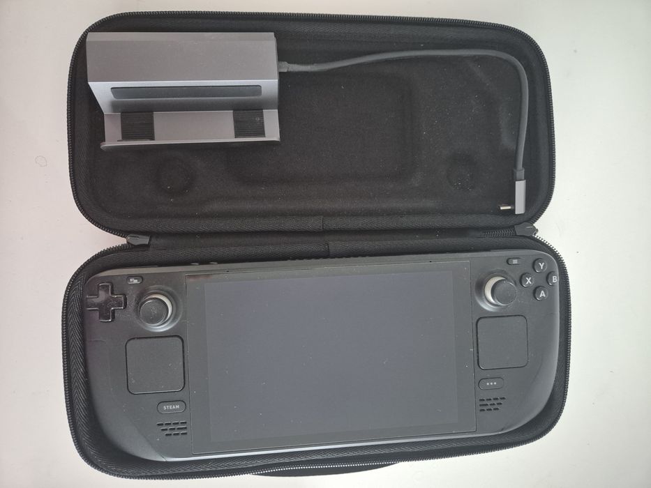 Steam Deck LCD 256 GB + stacja dokująca JSAUX + karta pamięci Samsung