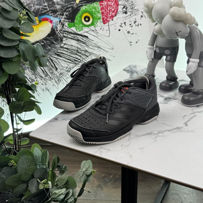 Кросівки шкіряні Adidas Court 35.5 розмір E906