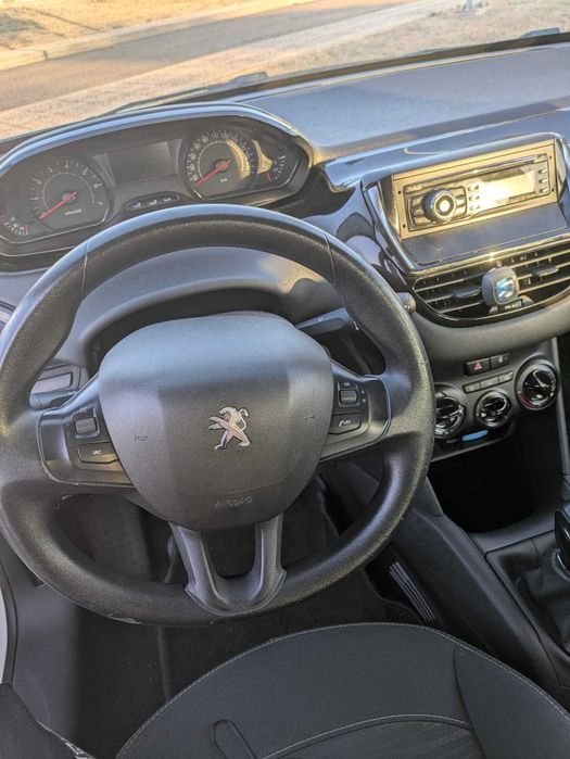 Peugeot 208 1.0 VTi (Gasolina) — 2013