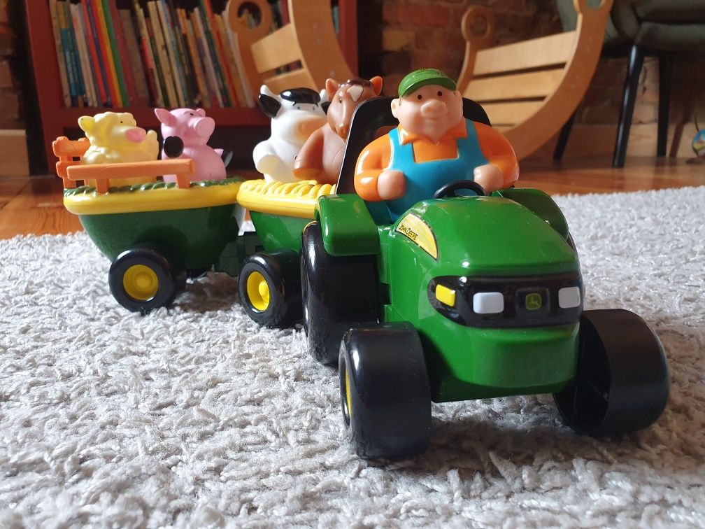 Grający traktor ze zwierzątkami