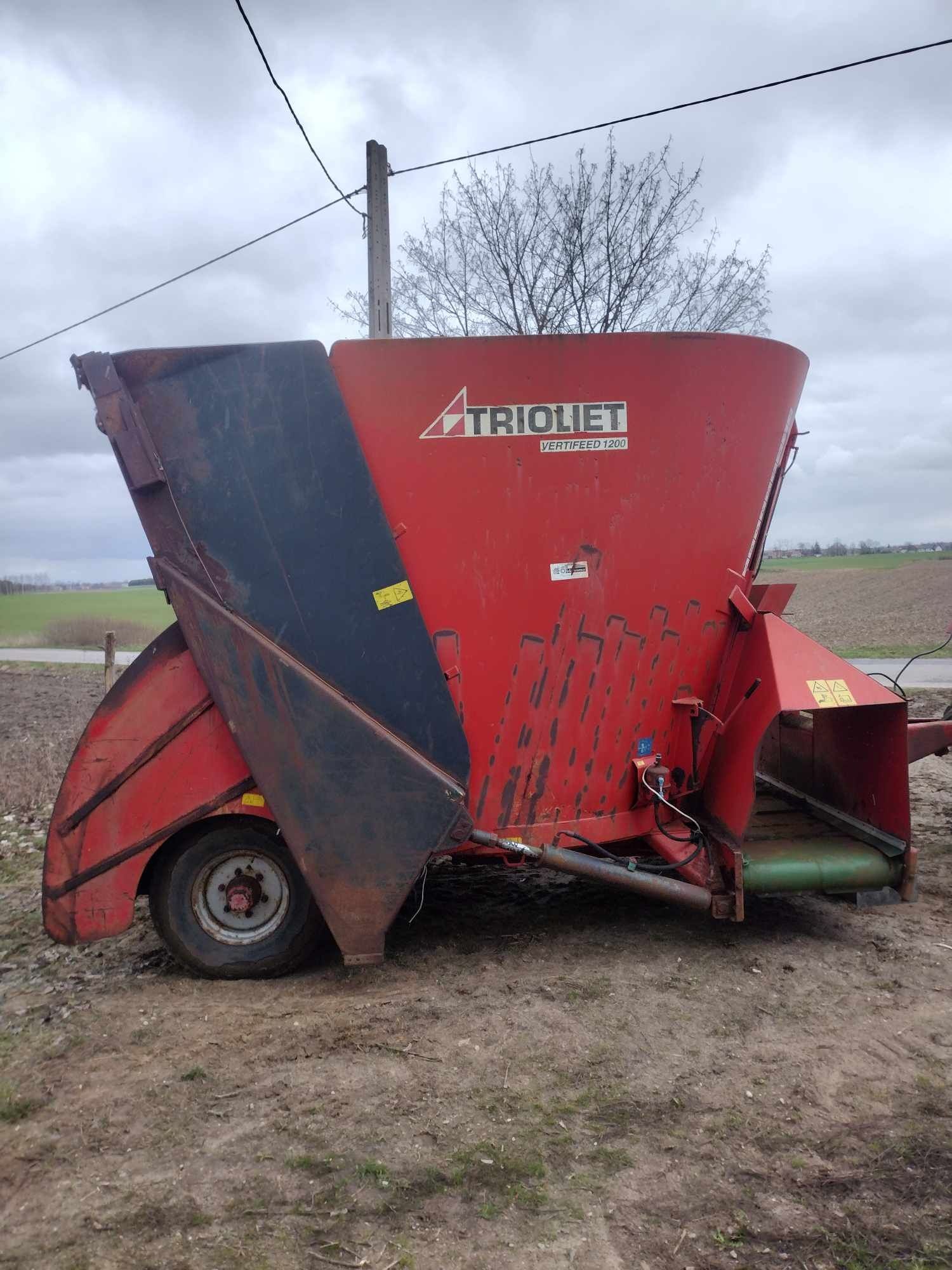 Paszowoz trioliet mixer paszy słony kiszonki