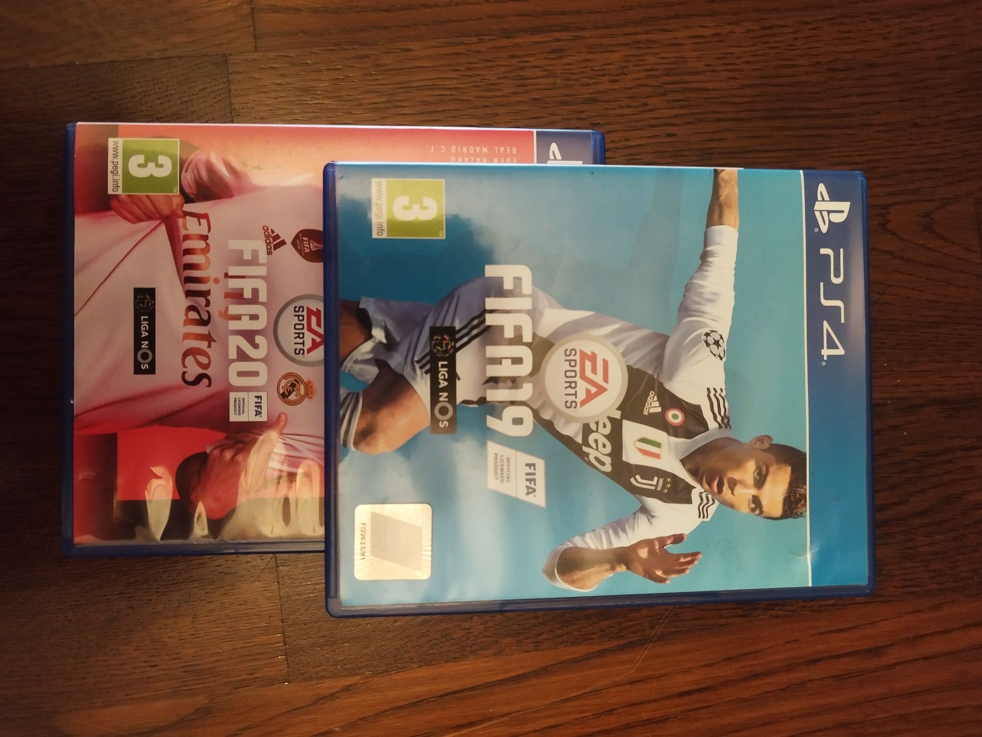 PlayStation 4 "NOVA" + FIFA 20 + FIFA 19