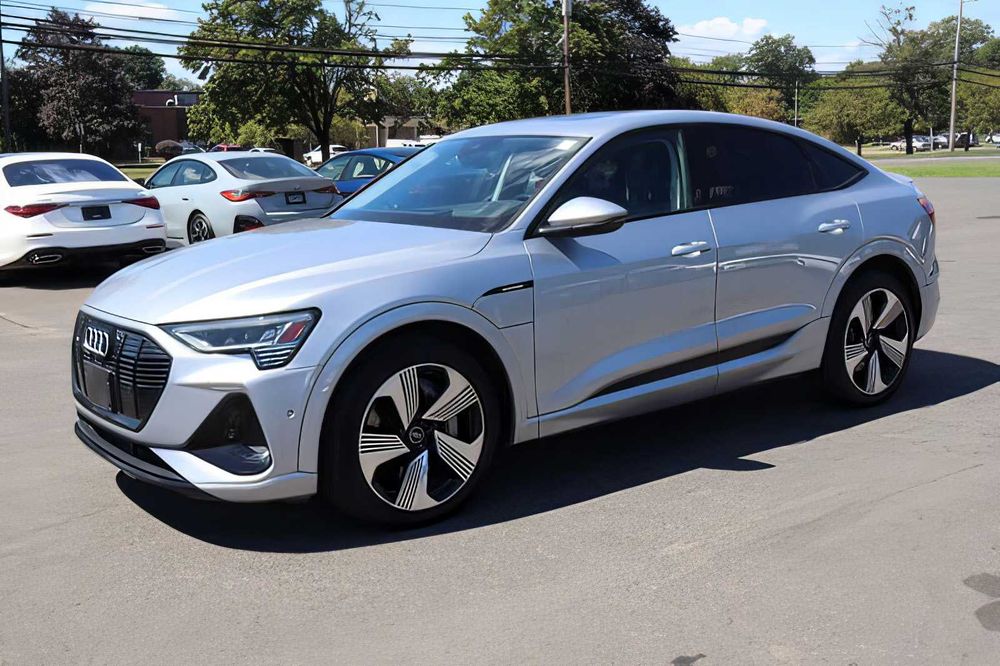Audi e-tron Sportback quattro      2021