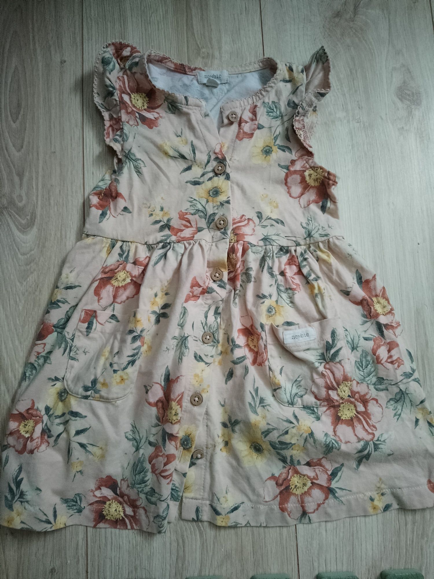 Sukienka newbie kwiaty