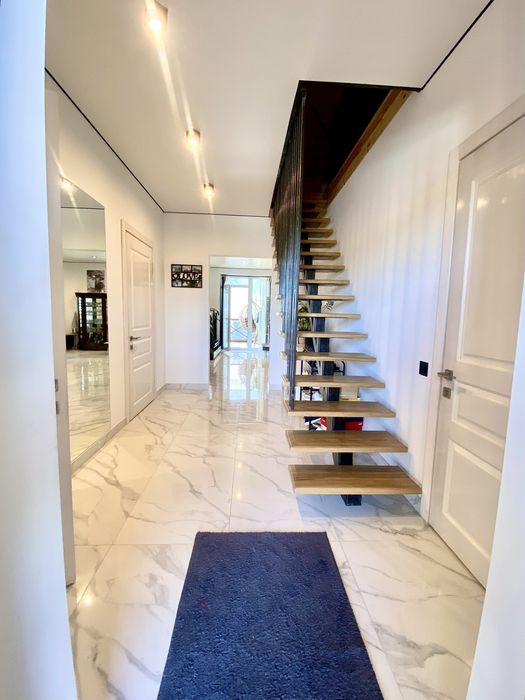 Продаж добротного будинку з ремонтом