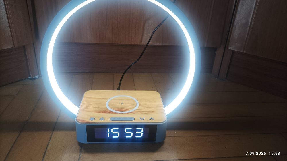 Zegar stojący z lampą dotykową