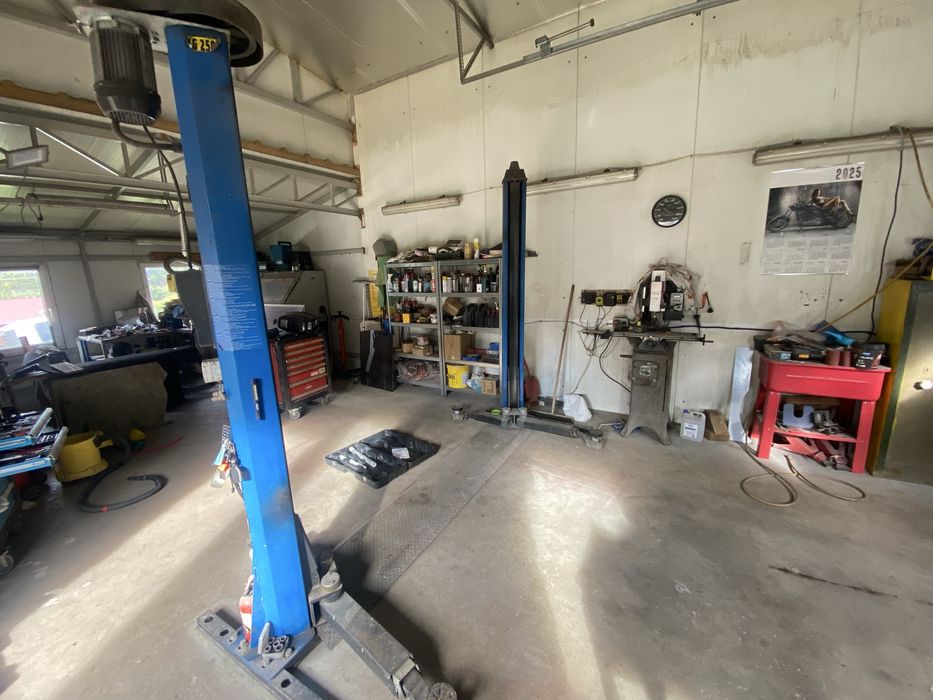 Podnosnik warsztatowy srubowy kolumnowy 2,5t