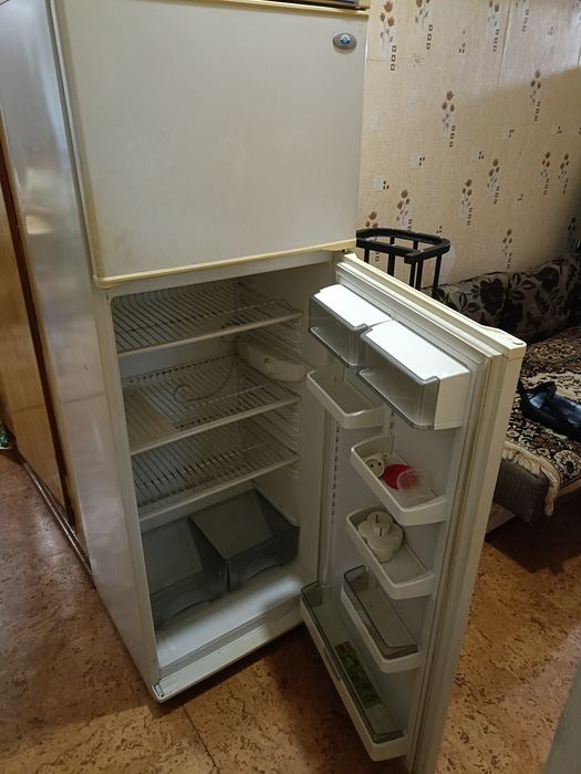 Холодильник б/у.