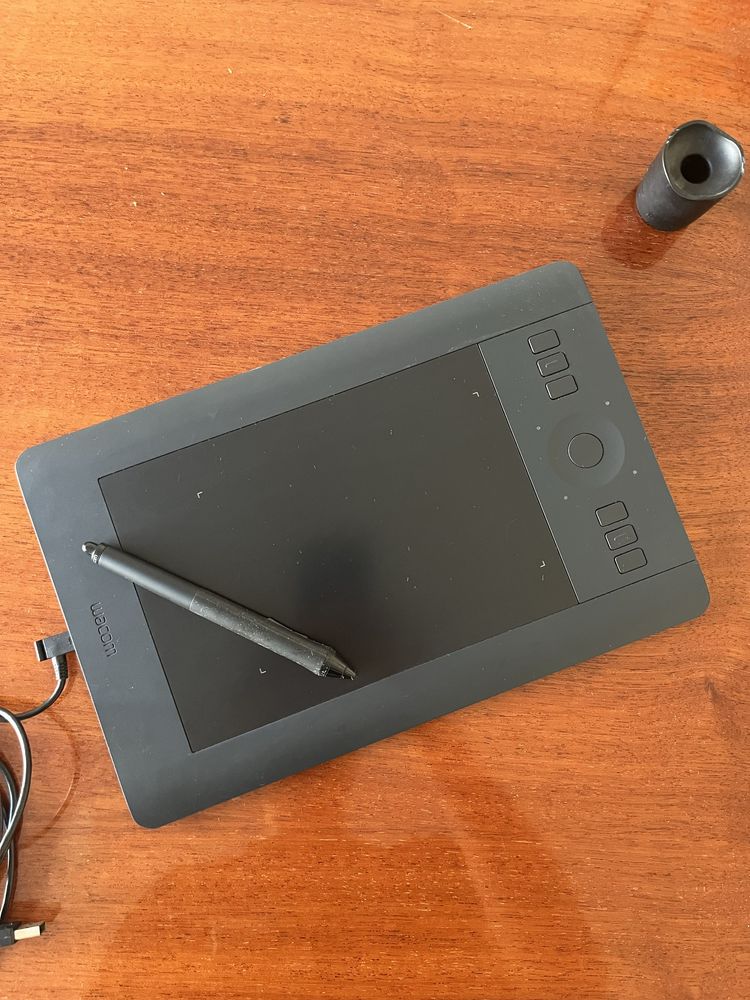 Mesa Wacom Intuos Pro - PTH-451