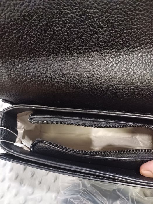 Жіноча чорна сумка кросбоді