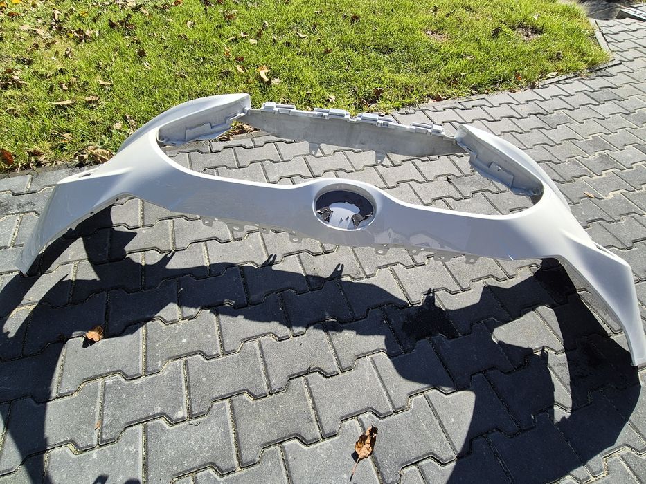 Zderzak przód Toyota Yaris IV generacja