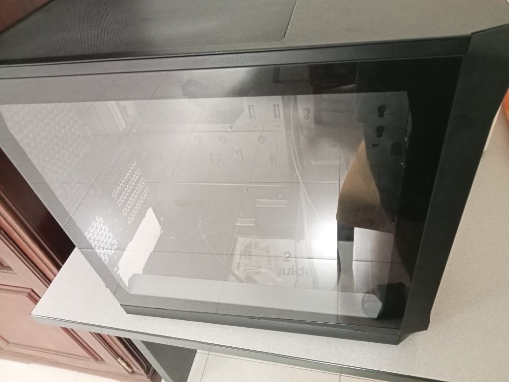 Caixa PC Fractal Design Focus 2 + fonte de alimentação 550w MSI MAG