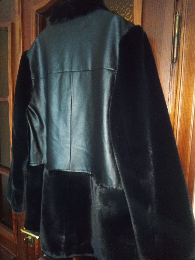 Меховая куртка с вставками из эко-кожи