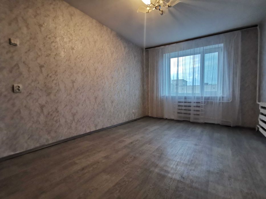 Кімната з ремонтом біля ТРЦ Голлівуд RD