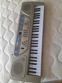 Срочно продам детский сентизатор  пианино.