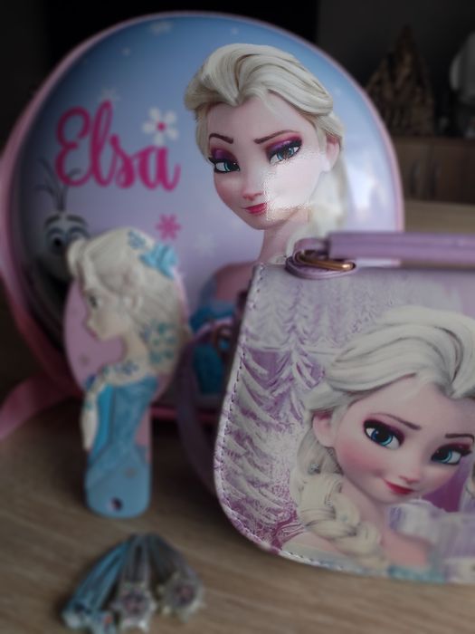 Zestaw 
Zestaw Frozen Kraina Lodu – Plecak + Torebka + Dodatki

Zesta
