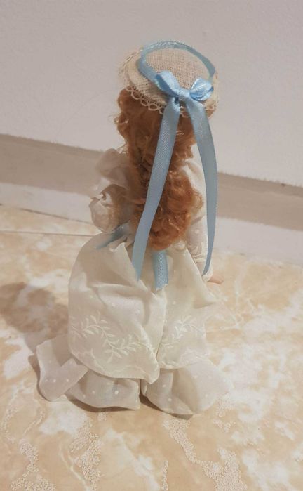 Dama de Época em porcelana Verena Tarrant