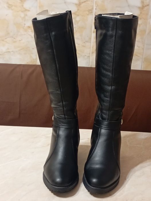 Продам зимові чобітки.