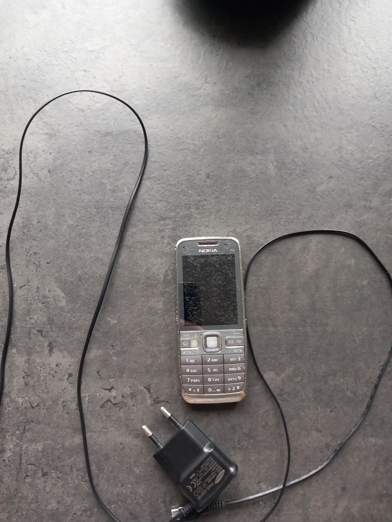 Telefon Nokia e52