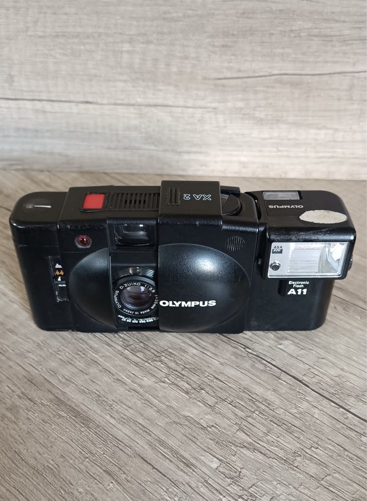 Olympus XA2 компактна плівклова камера