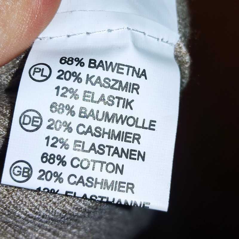 Śliczna sukienka z kominkiem S/M
 Hostar