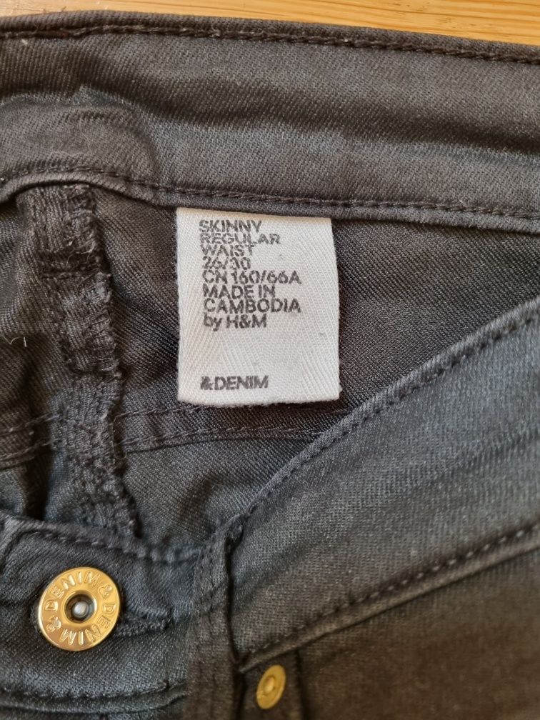 Czarne woskowane rurki H&M