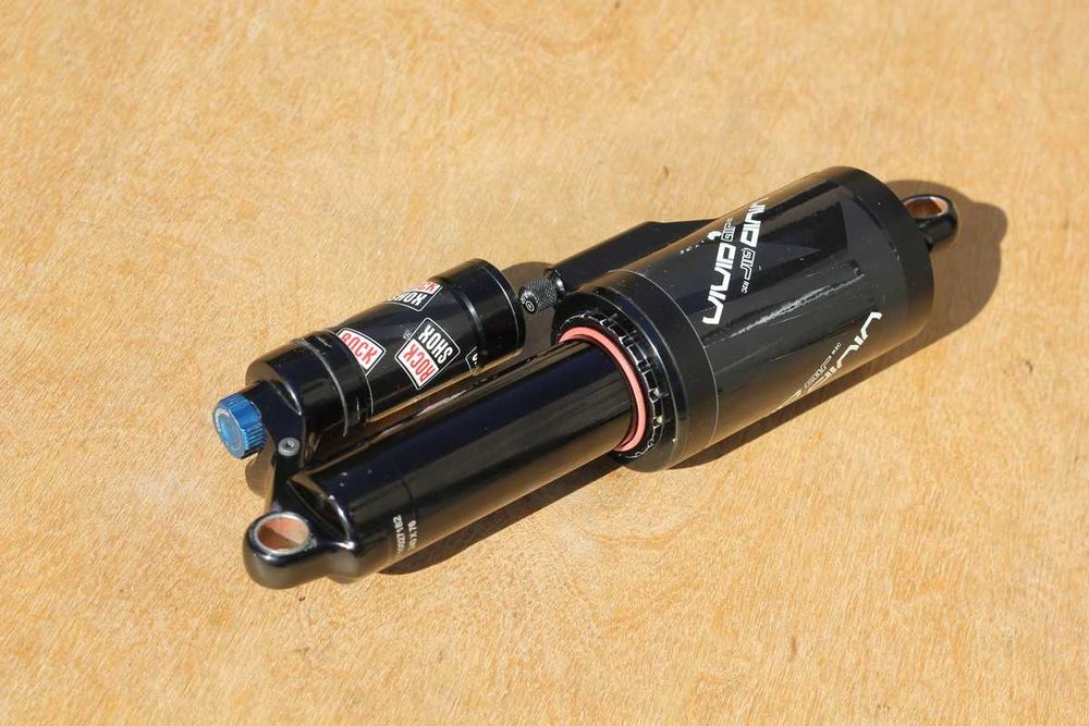 Аморт: RockShox VIVID AIR R2C (240х76mm)