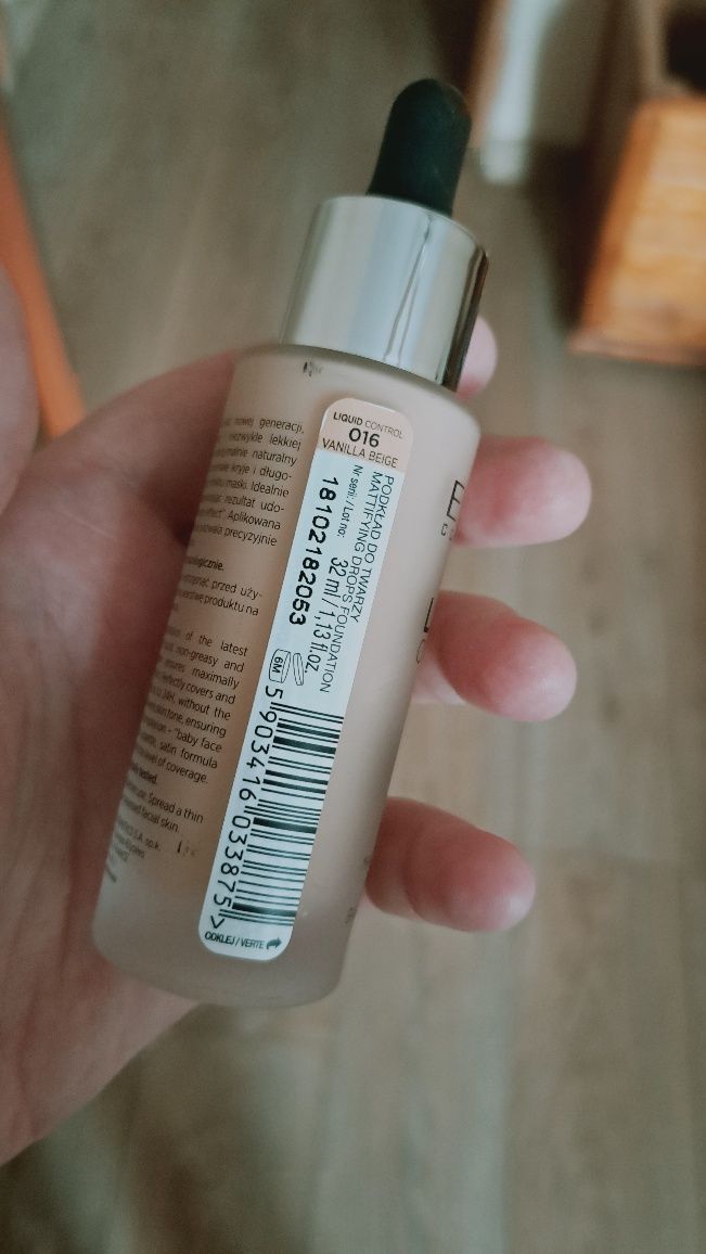 Eveline podkład liquid Control HD odcień 016 vanilia beige