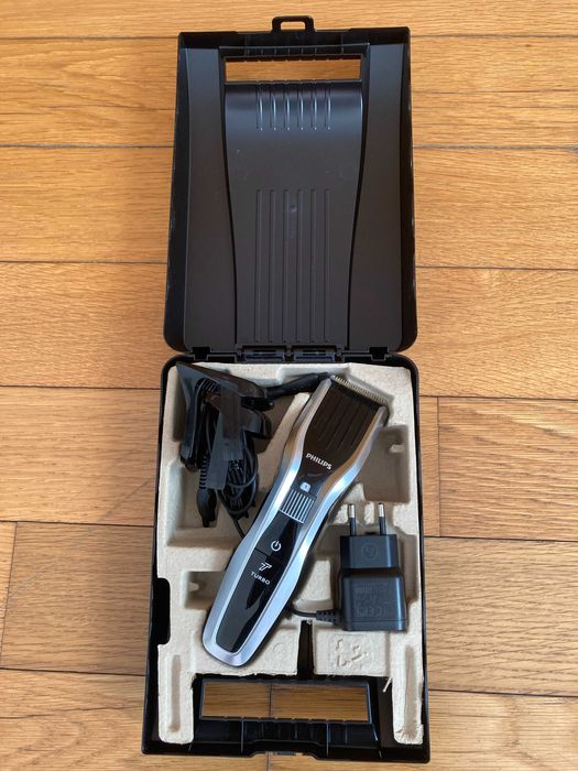 Aparador de barba e cabelo Philips.