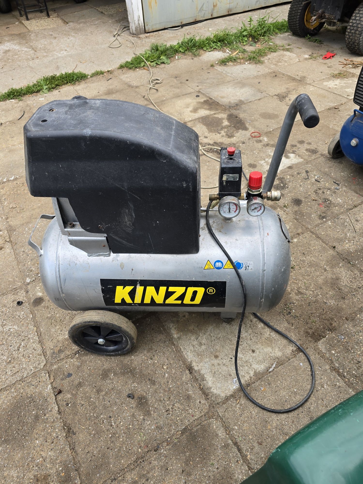Kompresorna 220v  poj 25 l  200zl