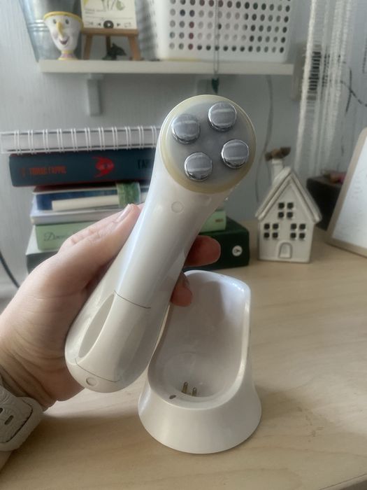 Прилад для догляду за обличчям EMS MAY 9901