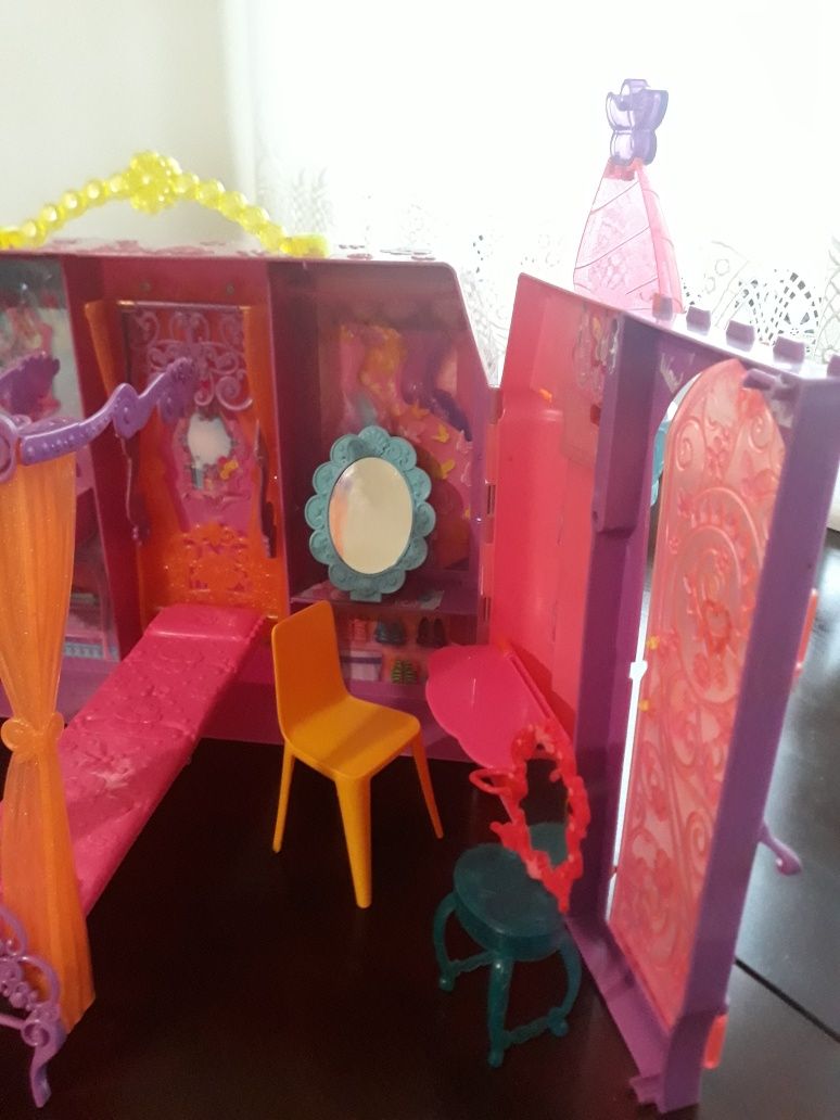 Domek Barbie sypialnia