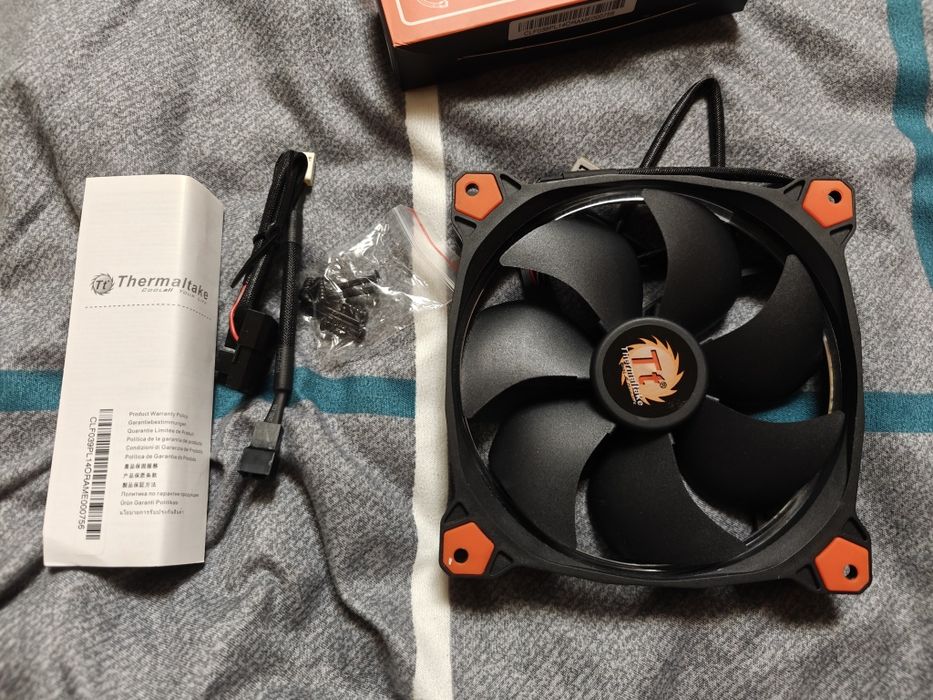 Thermaltake Riing 14 140mm Orange pomarańczowy