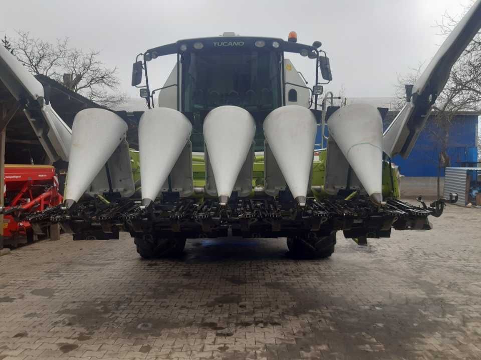 Kombajn zbożowy Claas Tucano 440 (2012 r.)