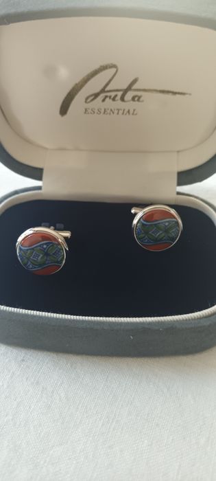 Botões de punho prata. Design Exclusivo.