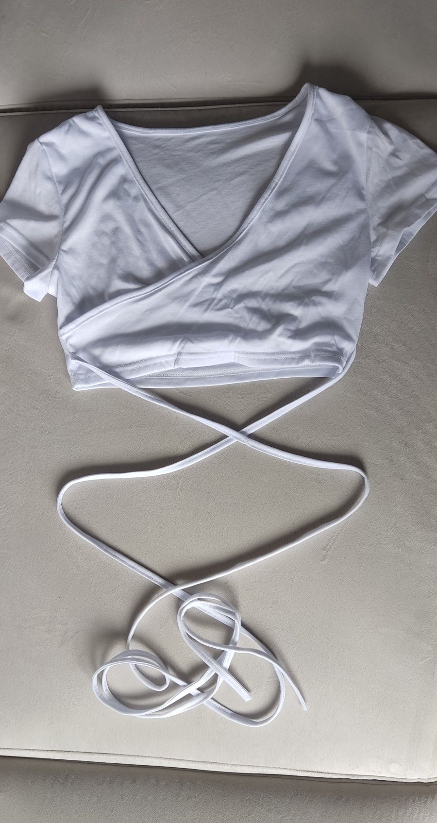 Bluzka crop top biały z wiązaniem XS